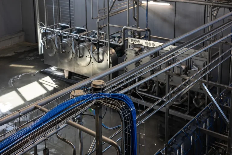 Separator magnetyczny w przemyśle chemicznym – na co zwrócić uwagę podczas audytu?